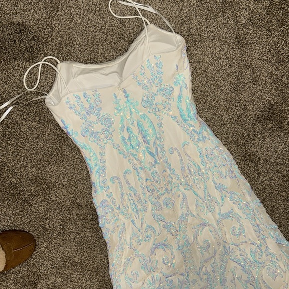 Formal dress - Picture 6 of 7